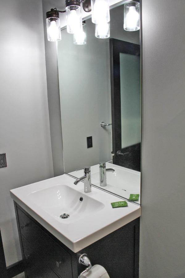 The Serenity Suite - Main Street Lodge In Berlin Dış mekan fotoğraf